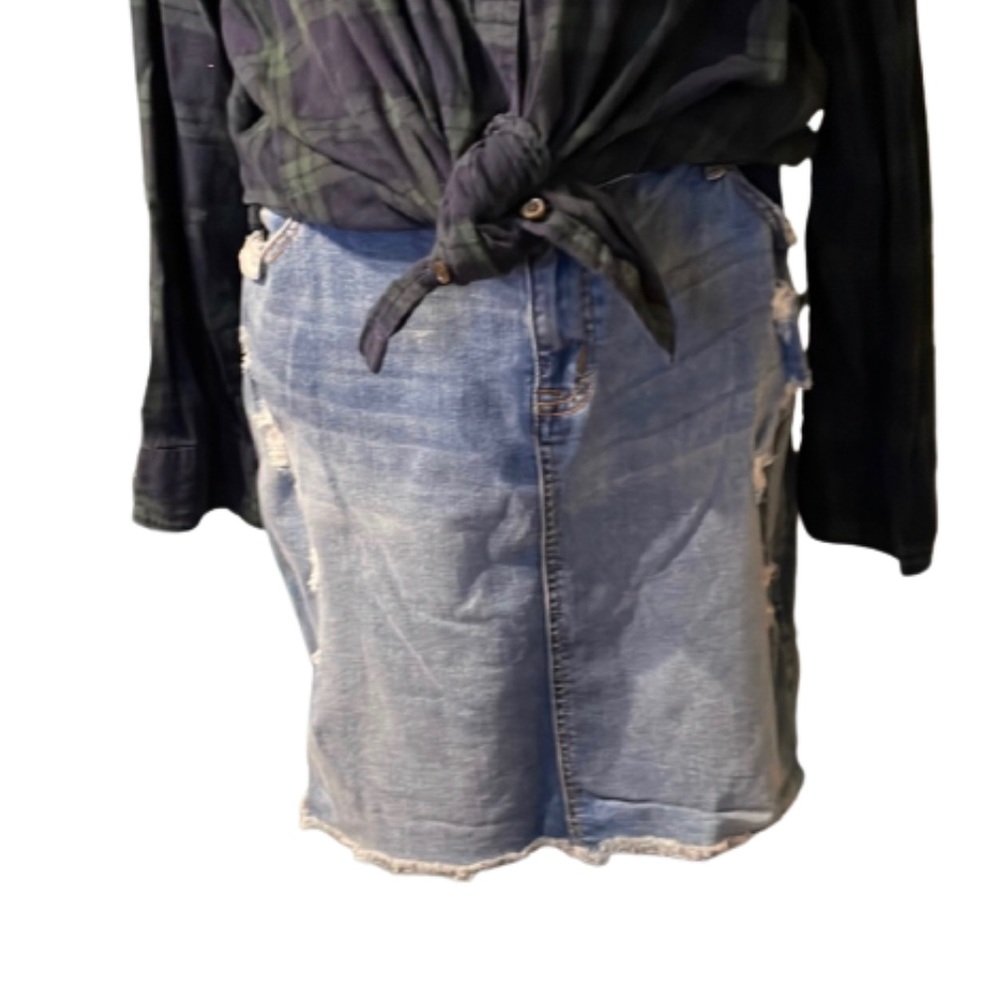 Torrid distressed denim look size 22 pre worn skirt